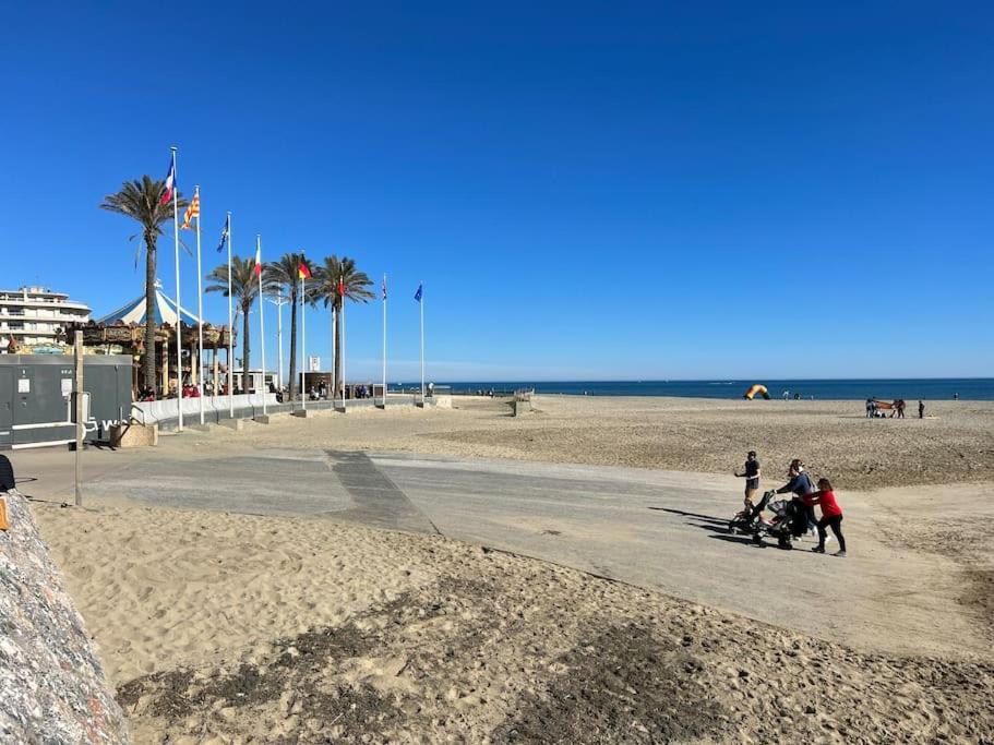 Le Carrousel - Apt Vue Mer - Plage A 10 M - Clim - Wifi Canet-en-Roussillon Exterior foto